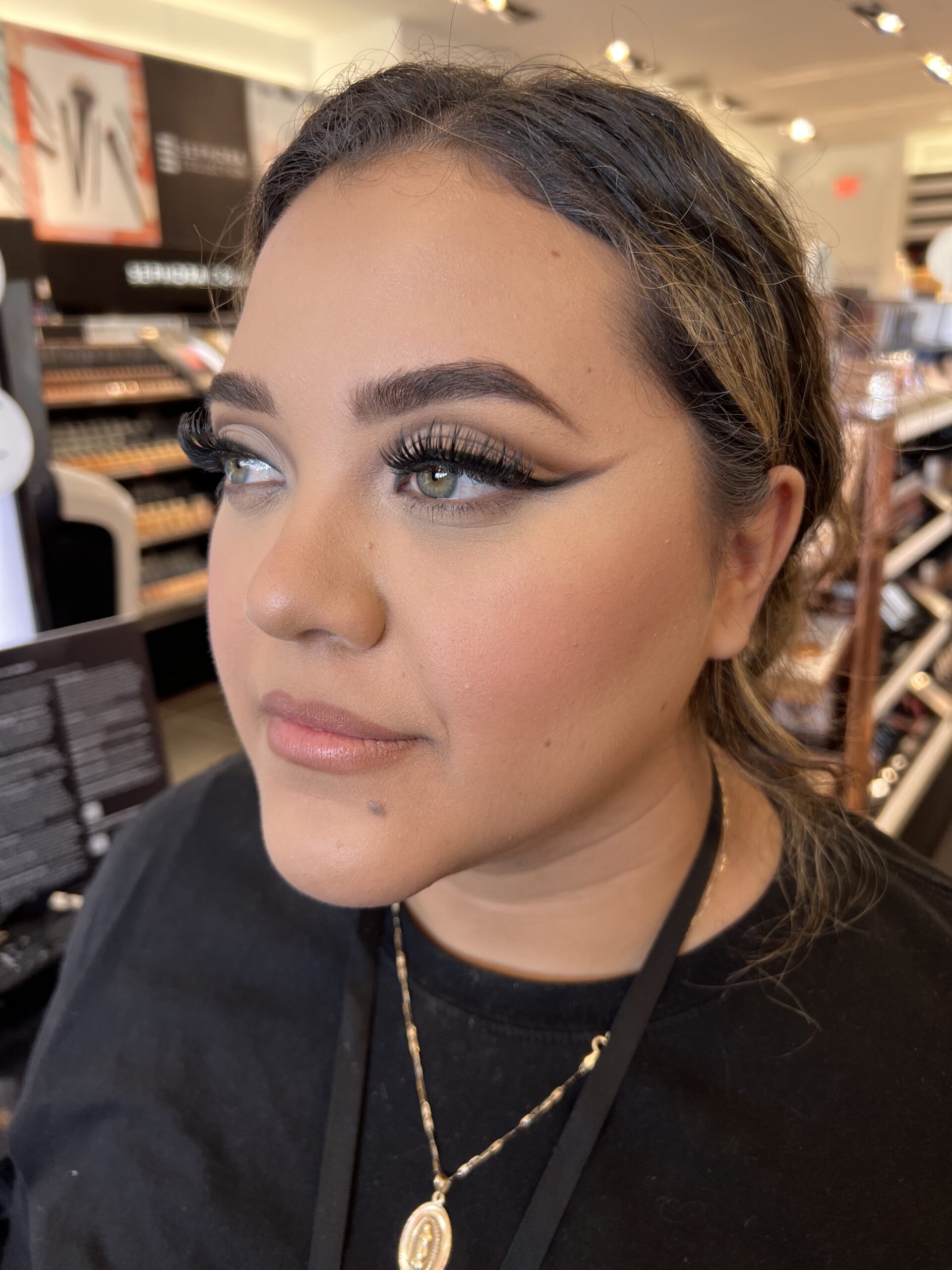 Cat eye cut crease