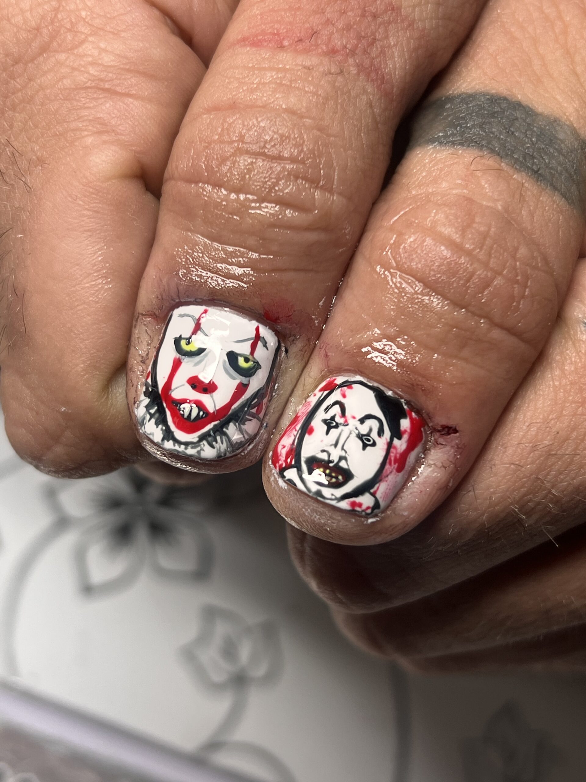 clown gore thumbs