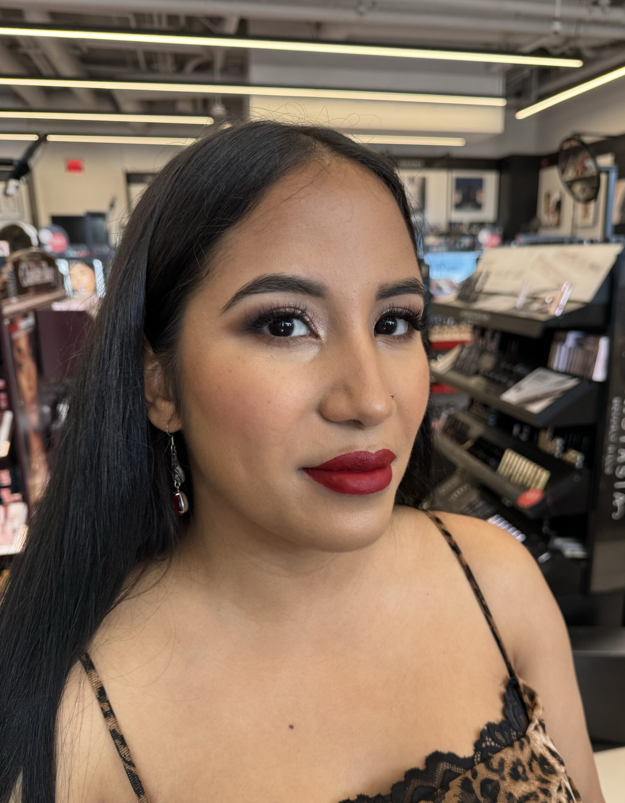 red lip smokey liner